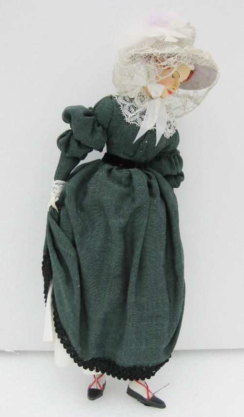 Junge Dame im grünen Kleid